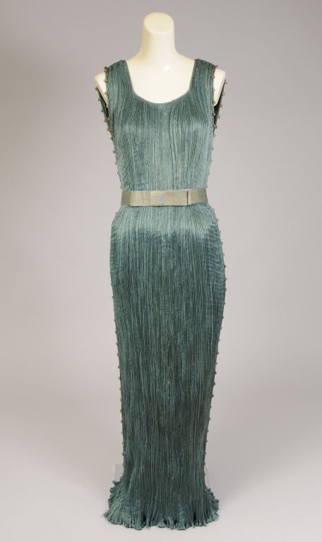A pristine Fortuny Delphos with the original belt and the original round box is an exceedingly rare vintage couture find. This example is in such amazing condition that it appears unworn. The pleats are as tight as the day it was made, all of the