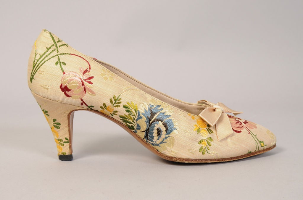 A beautiful woven silk brocade in a floral pattern is used for these very feminine shoes from Chanel.There is a matching silk bow at the front. They are in excellent condition.