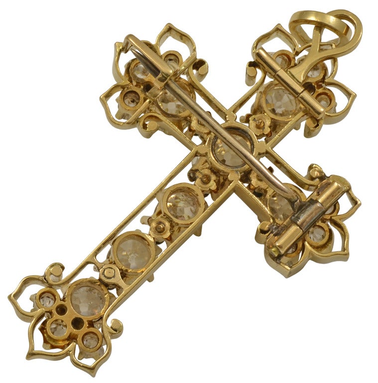 A magnificent Victorian era old mine cut diamond cross in 18k yellow gold.  The diamonds have a total estimated weight of 3.90cts.  This can be worn as a brooch or a pemdant.