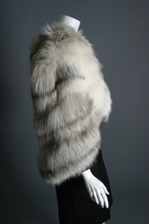 1950s French very glamorous silver fox and white satin short cape In Excellent Condition In Newark, DE