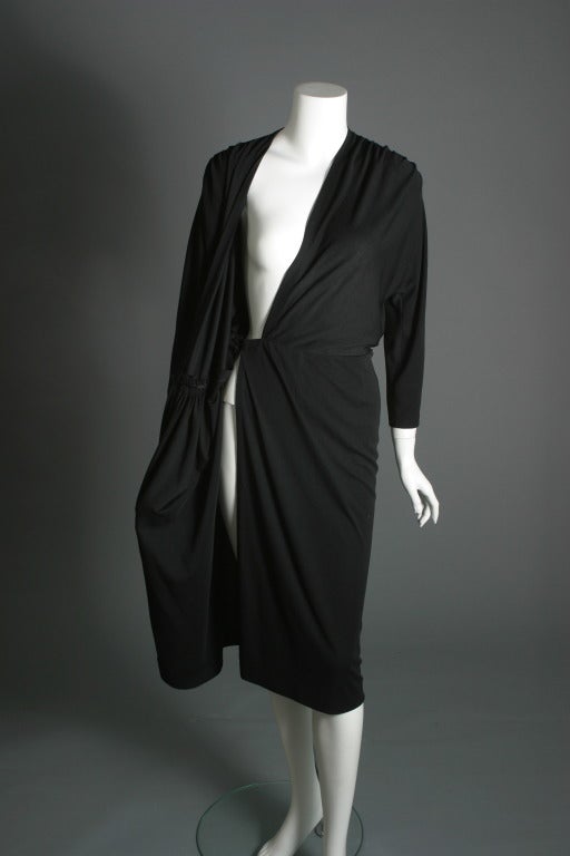1950's French vampish black crepe sheath For Sale 3