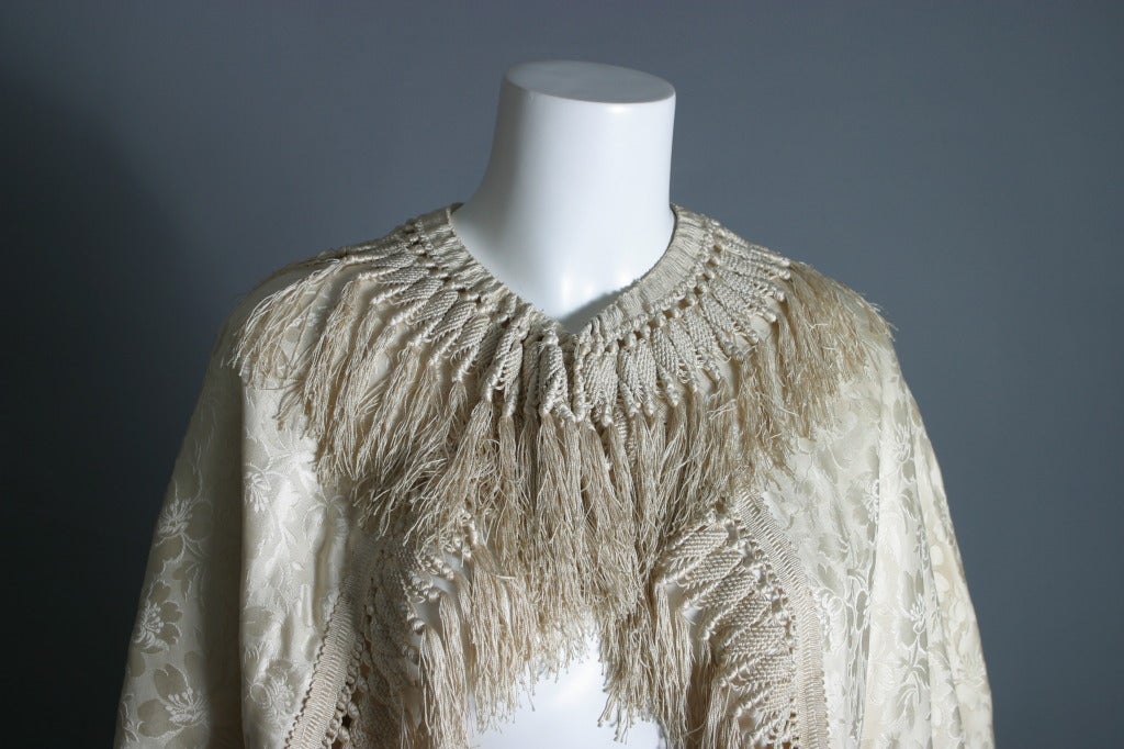 Women's 1860s French Ivory silk damask cape For Sale