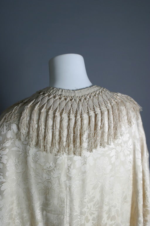 1860s French Ivory silk damask cape For Sale 1