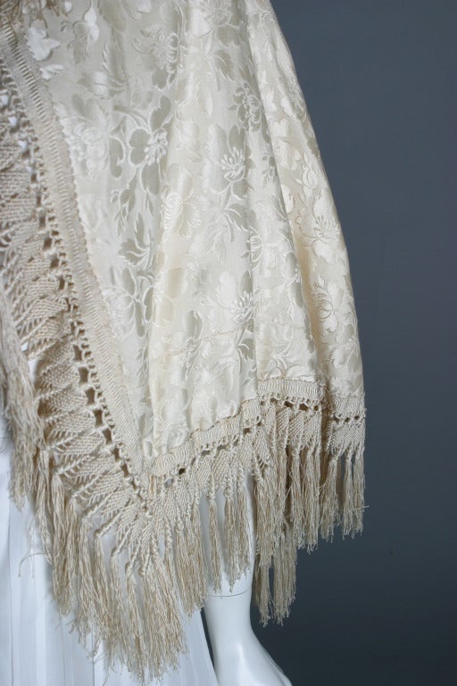 1860s French Ivory silk damask cape For Sale 4