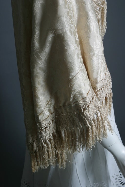 1860s French Ivory silk damask cape For Sale 5