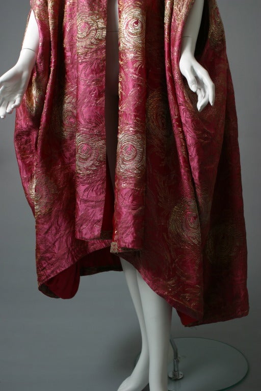 1920s Cauet Paris hot pink brocaded evening cape For Sale 2