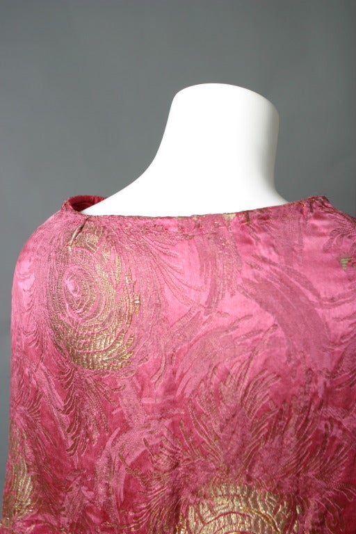 1920s Cauet Paris hot pink brocaded evening cape For Sale 4