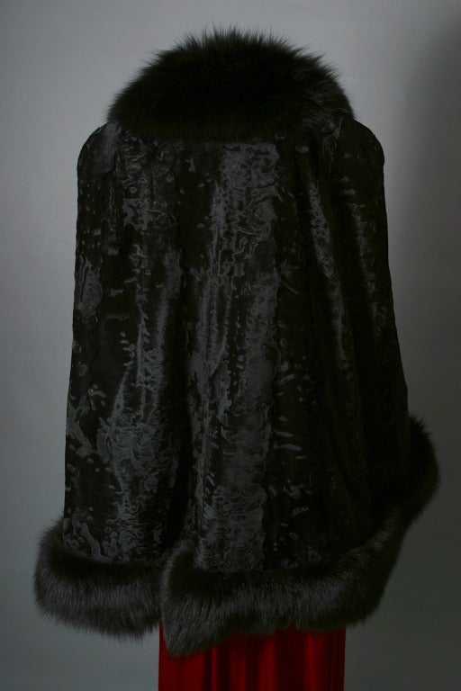 French black Breitschwanz and fox fur cape For Sale 1