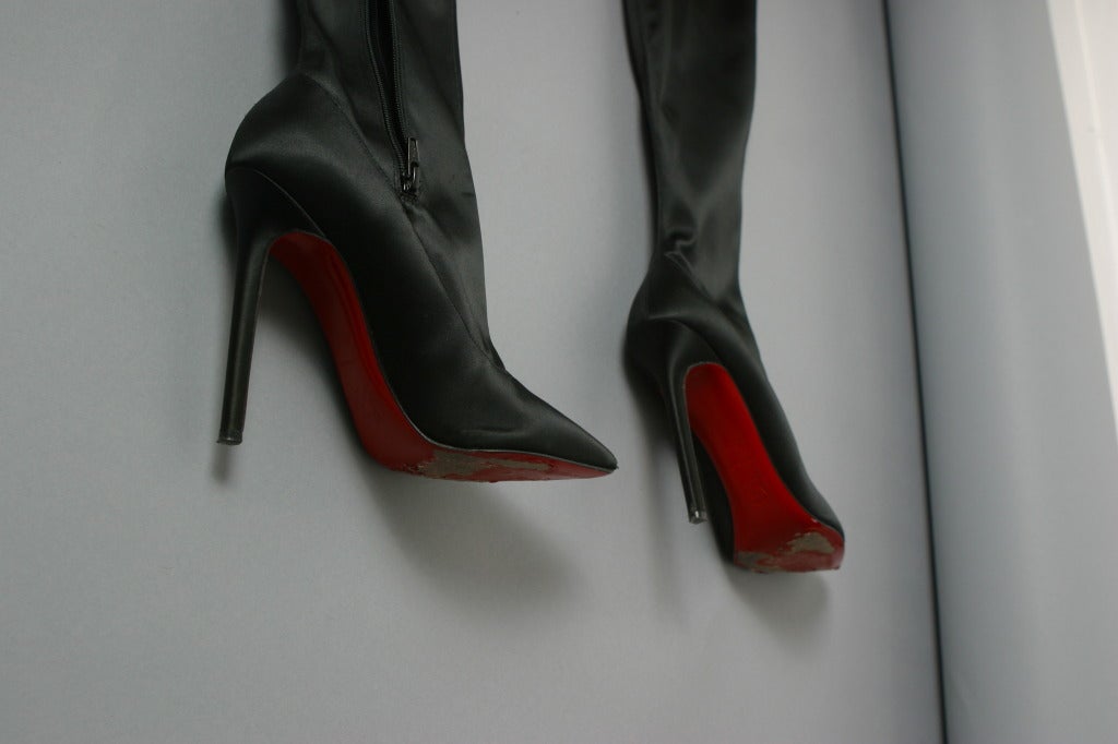 Christian LOUBOUTIN Stunning black satin evening thigh high boots size 37 1/2 In Excellent Condition For Sale In Newark, DE