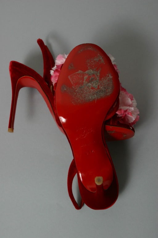 Christian LOUBOUTIN gorgeous red velvet and silk flower sandals size 37 1/2 For Sale 4