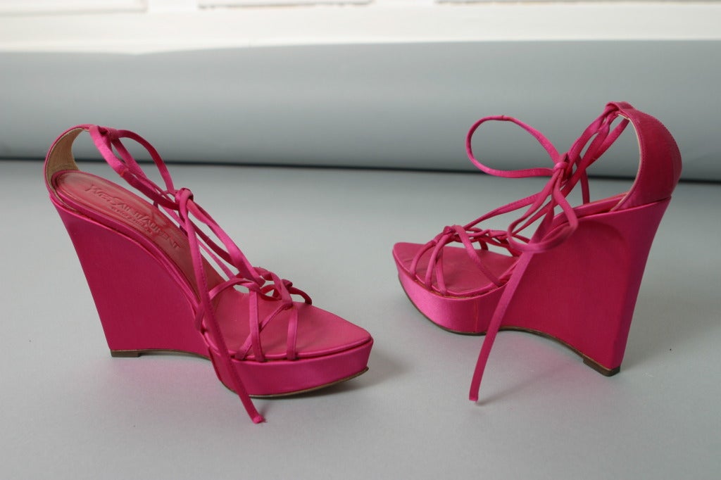 Women's 2000s TOM FORD for YSL hot pink silk satin wedged evening sandals size 37 For Sale