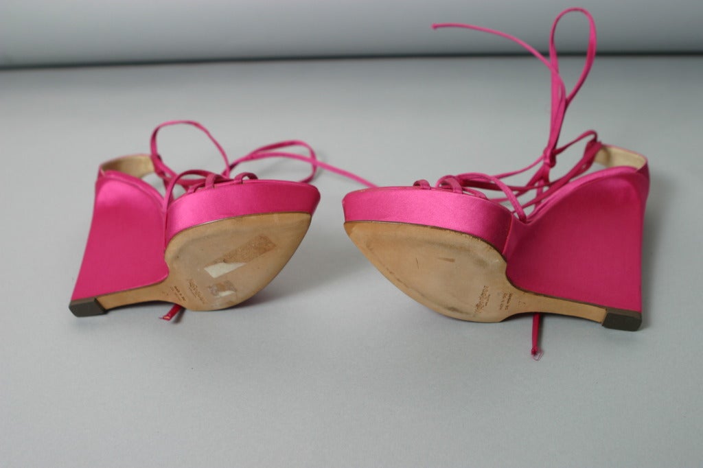 2000s TOM FORD for YSL hot pink silk satin wedged evening sandals size 37 For Sale 3