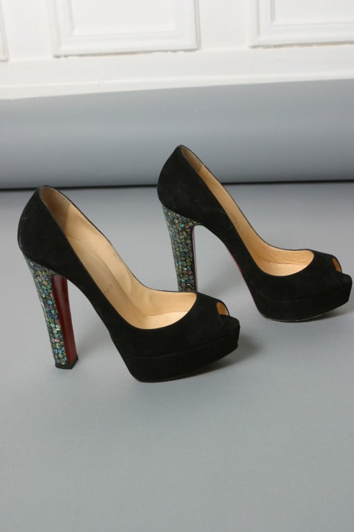 Christian LOUBOUTIN black suede and nacre heel peep toe pumps size 37 In Excellent Condition For Sale In Newark, DE