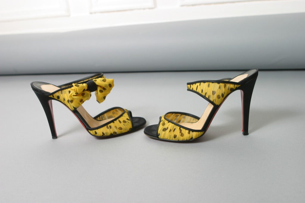 Christian LOUBOUTIN yellow and black polka dot chiffon mules size 37 1/2 In Good Condition For Sale In Newark, DE