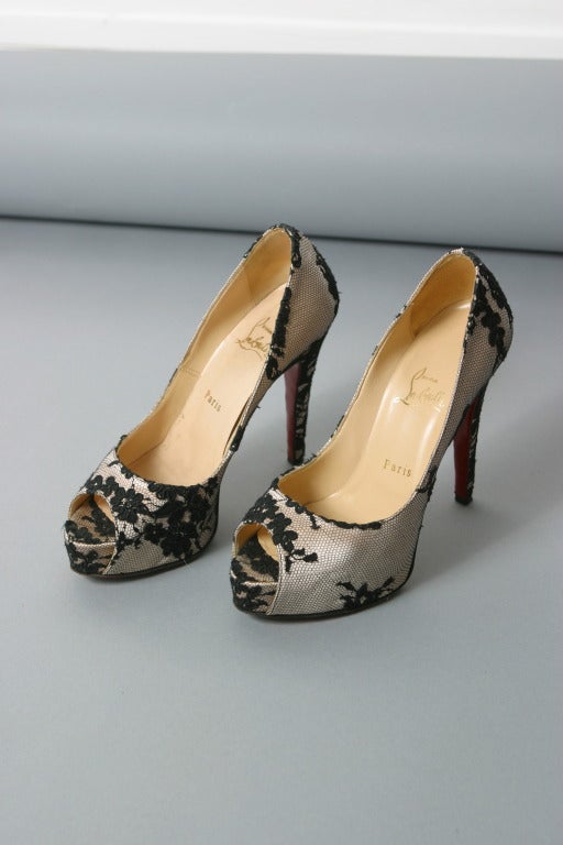 Christian LOUBOUTIN sublime satin and black lace platform pumps size 37 1/2