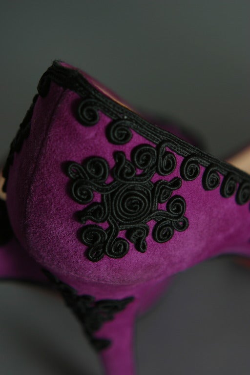 Christian LOUBOUTIN Superb deep purple suede and black guipure pumps size 37 1/2 For Sale 3