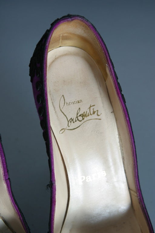 Christian LOUBOUTIN Superb deep purple suede and black guipure pumps size 37 1/2 For Sale 4