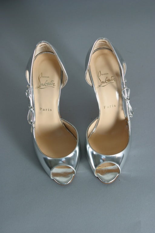 2012 LOUBOUTIN Gorgeous shinny silver calfskin mules In New Condition For Sale In Newark, DE