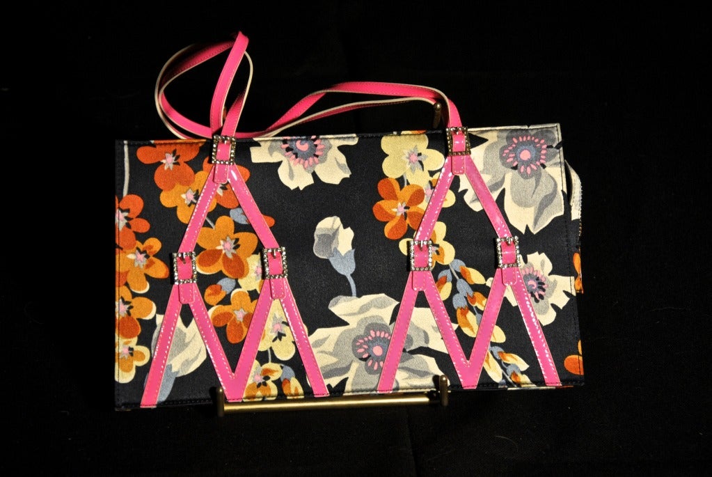GALLIANO's sensational fluo pink sandals and matching satin hand bag In Excellent Condition For Sale In Newark, DE