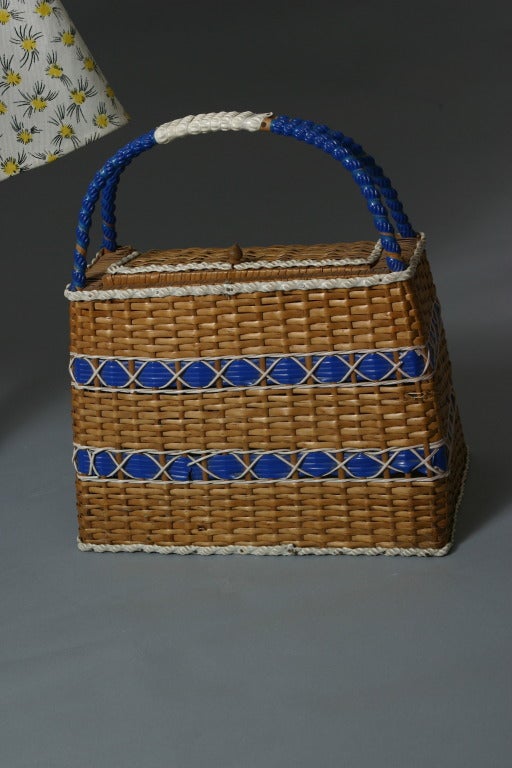 1950s french natural osier rigid basket In Excellent Condition For Sale In Newark, DE