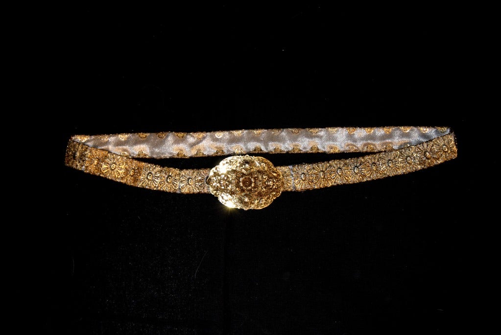 CHANEL , by Coco Chanel, work by Robert GOOSENS, HAUTE COUTURE, circa 1960

HAUTE COUTURE CHANEL accessories are extremely rare, it is not the usual mass produced CHANEL ready to wear belt or jewelry....!

A rare and luxurious belt, very ornate,