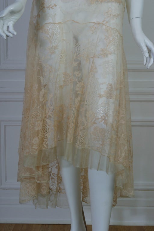 1920s French haute couture exquisite lace and silk chiffon gown For Sale 1