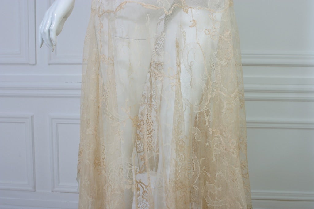 1920s French haute couture exquisite lace and silk chiffon gown For Sale 3