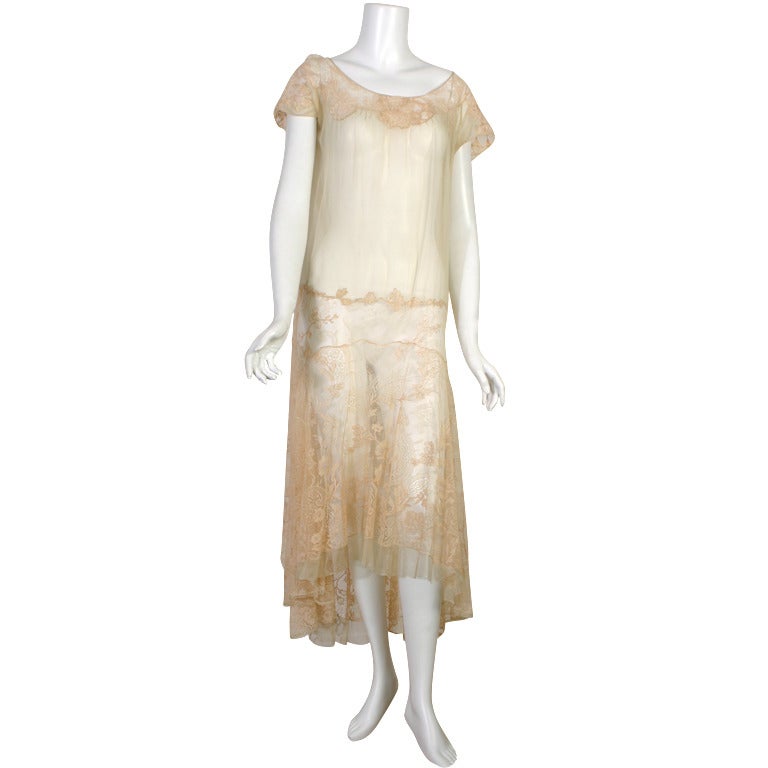 1920s French haute couture exquisite lace and silk chiffon gown For Sale