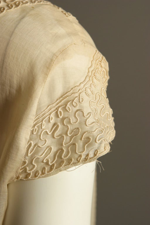 1920's french sublime haute couture chenille embroidered batiste dress For Sale 6
