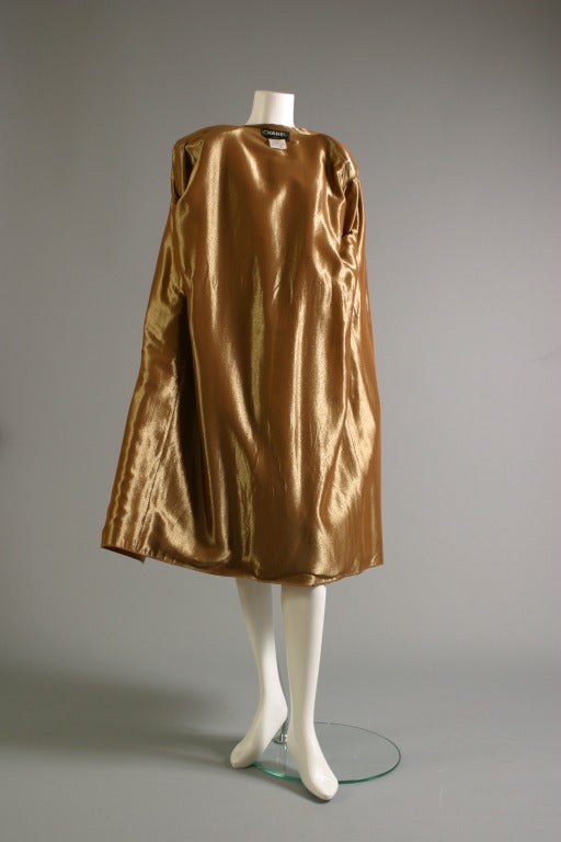 1999 CHANEL fawn-colored lambskin and gold lurex coat For Sale 5