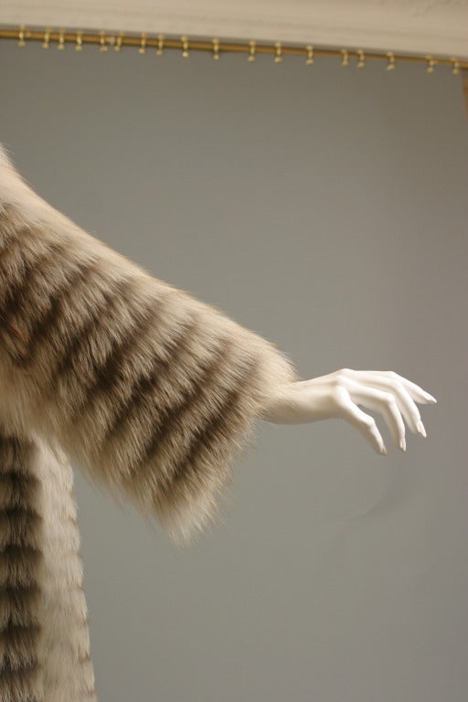 Christian LACROIX HAUTE COUTURE sublime platinum fox on lace evening fur coat For Sale 3