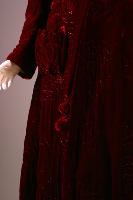 1940S Fabulous french haute couture crimson silk velvet quilted bath robe For Sale 1