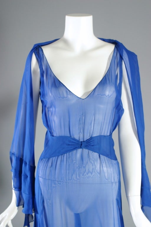 1930s Frech Haute Couture vivid blue silk chiffon evening gown For Sale 2