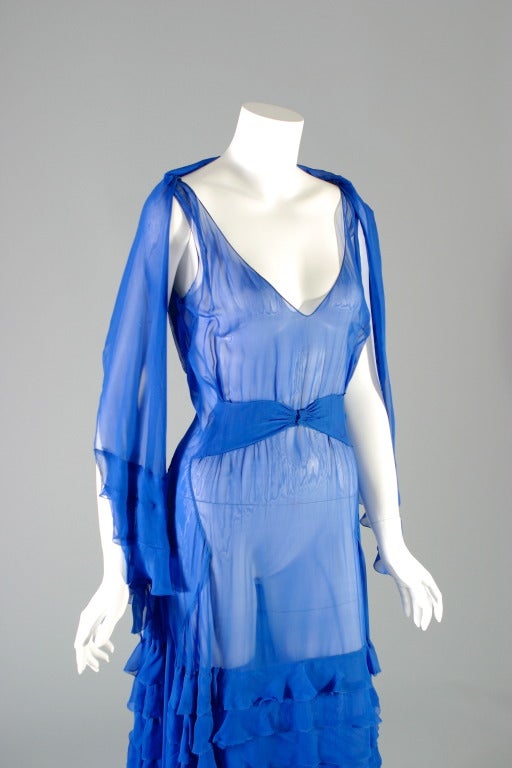 1930s Frech Haute Couture vivid blue silk chiffon evening gown For Sale 3