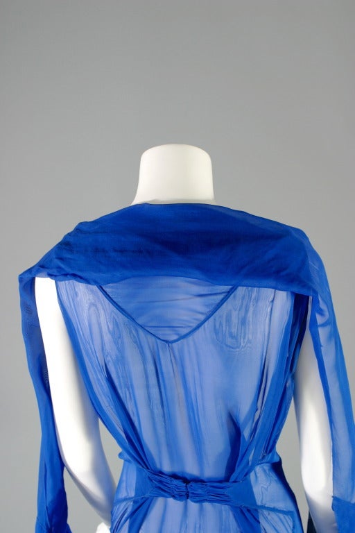 1930s Frech Haute Couture vivid blue silk chiffon evening gown For Sale 5