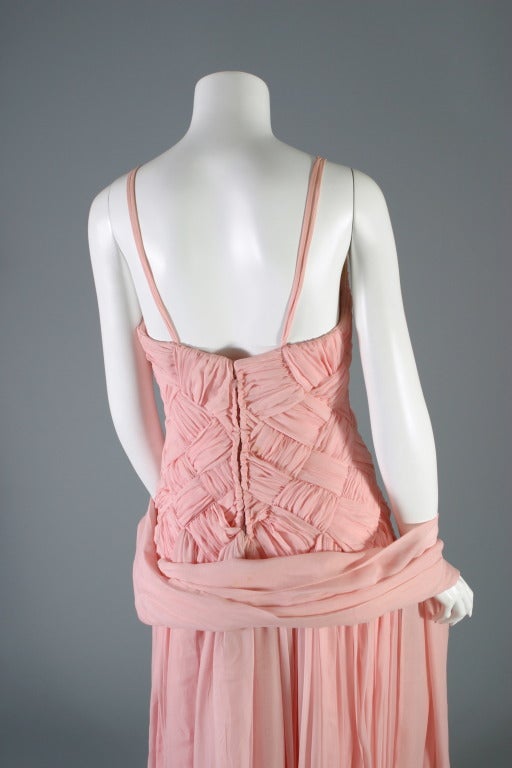 1984 Guy LAROCHE HAUTE COUTURE latticed pink chiffon ball gown In Excellent Condition For Sale In Newark, DE