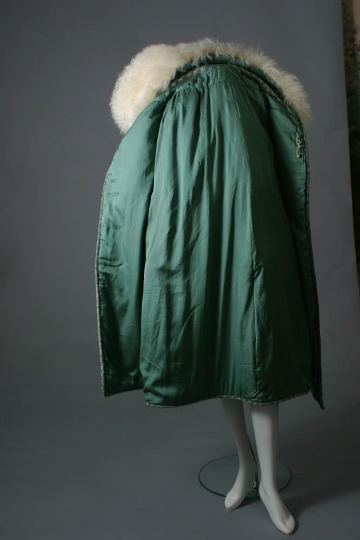 1920s pristine Almond green silk velvet and mongolian lamb evening cape For Sale 6