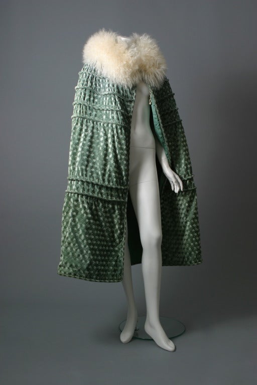 Women's 1920s pristine Almond green silk velvet and mongolian lamb evening cape For Sale