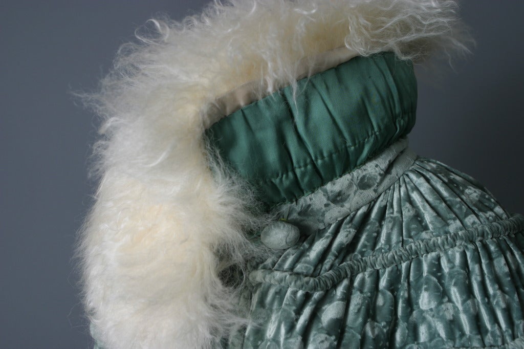 1920s pristine Almond green silk velvet and mongolian lamb evening cape For Sale 2