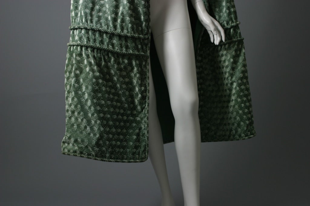 1920s pristine Almond green silk velvet and mongolian lamb evening cape For Sale 4