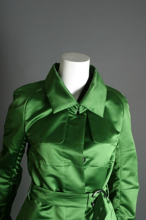 CELINE superb emerald green silk satin trench coat In Excellent Condition For Sale In Newark, DE