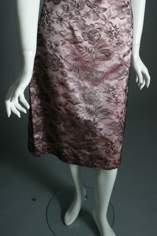 1980s French couture Marescot lace and pink satin cocktail sheath For Sale 4