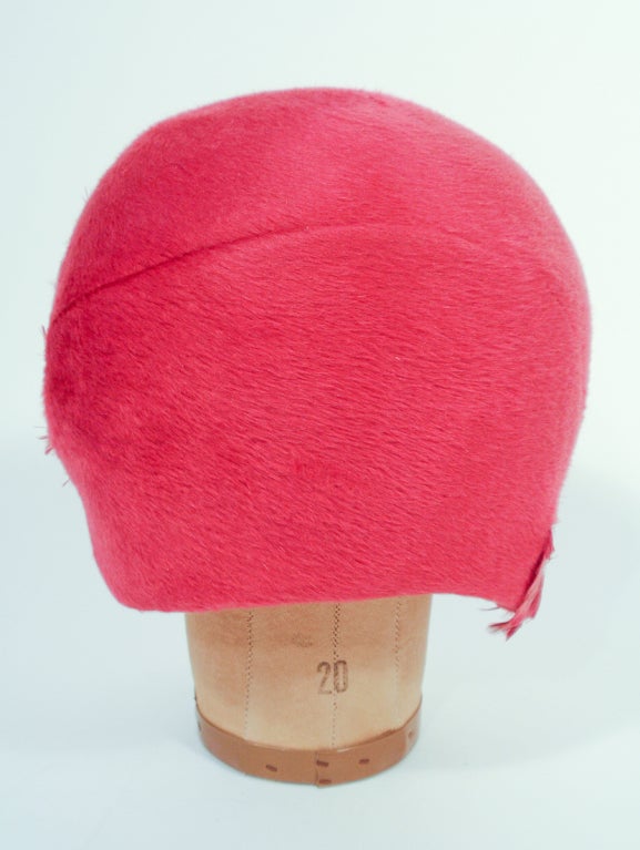 Red Christian Dior Chapeaux Hot Pink fur felt Cloche hat with Feather Detail