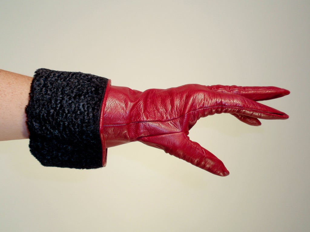 Yves Saint Laurent Red Leather Gloves w/ Persian lamb cuffs In Excellent Condition In Los Angeles, CA