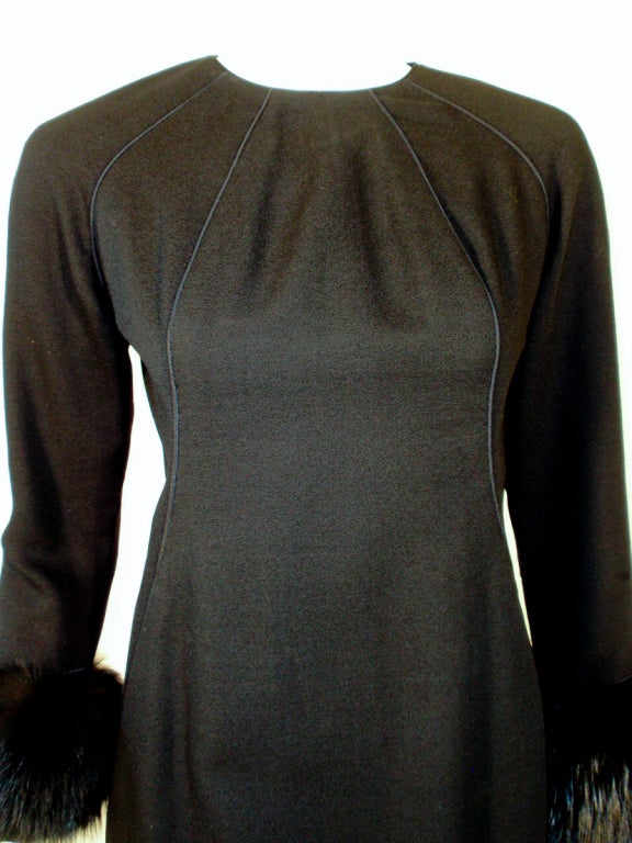 Don Loper Black Long Sleeve Wool Back Zip Dress Fur Cuffs & Side Slit Size 6 In Excellent Condition For Sale In Los Angeles, CA