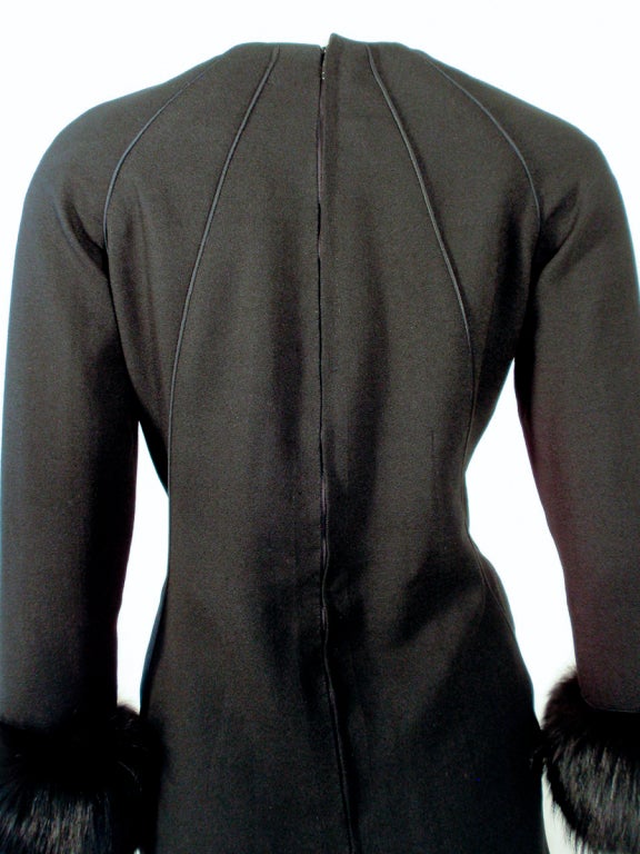 Women's Don Loper Black Long Sleeve Wool Back Zip Dress Fur Cuffs & Side Slit Size 6 For Sale