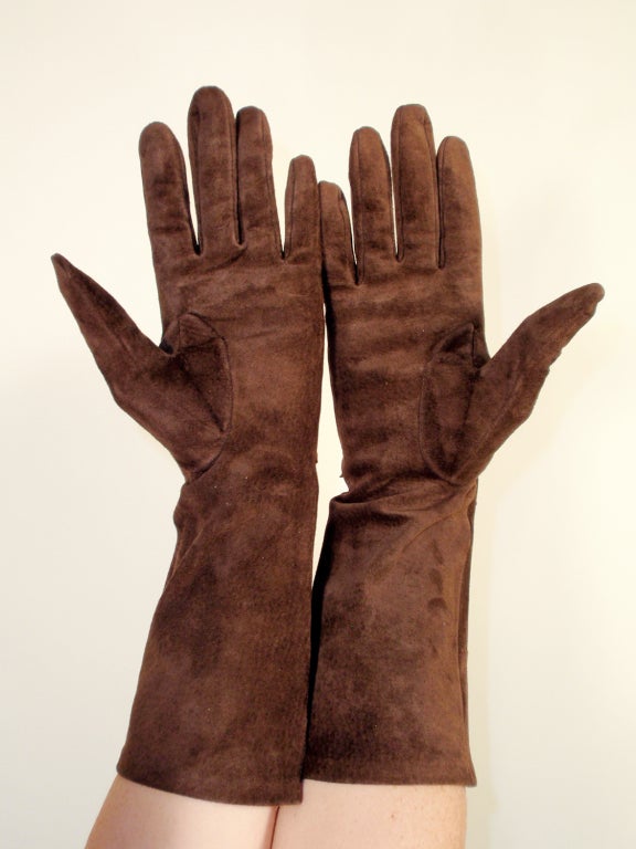 c. 1980's Yves Saint Laurent Rive Gauche Runway Brown Suede Gloves sz. 7 In Excellent Condition In Los Angeles, CA
