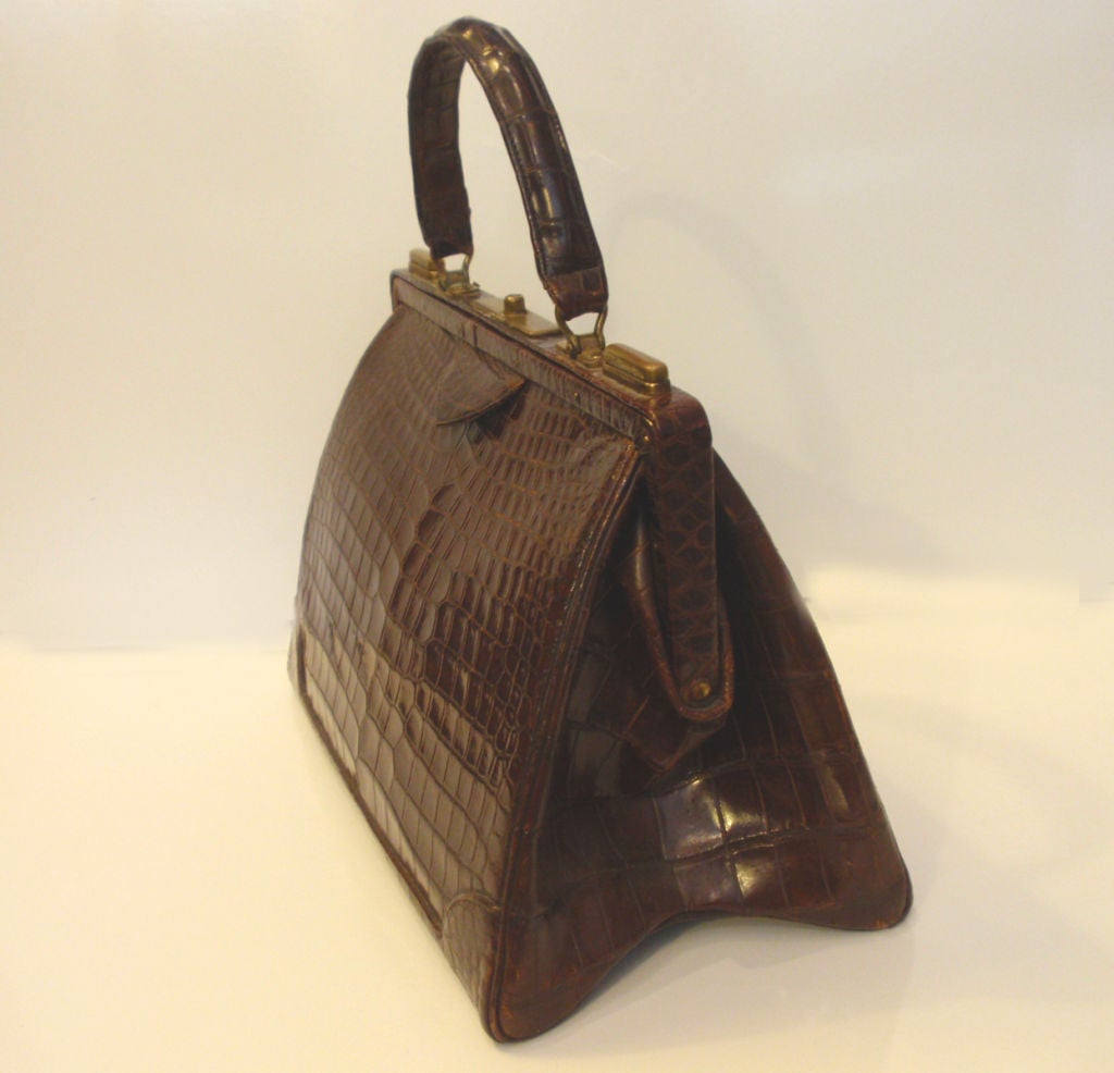 Vintage Nettie Rosenstien Brown Crocodile Handbag, Circa 1950 In Excellent Condition In Los Angeles, CA