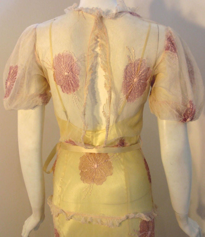 1930's Custom 2pc Long Cream Dress w/Embroidered Flowers & Slip In Good Condition For Sale In Los Angeles, CA