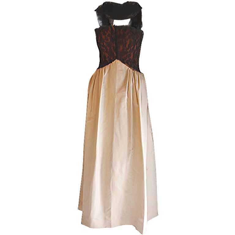 Balenciaga Couture Kleid aus schwarzer Spitze und cremefarbener Seide, ca. 1950er Jahre im Angebot